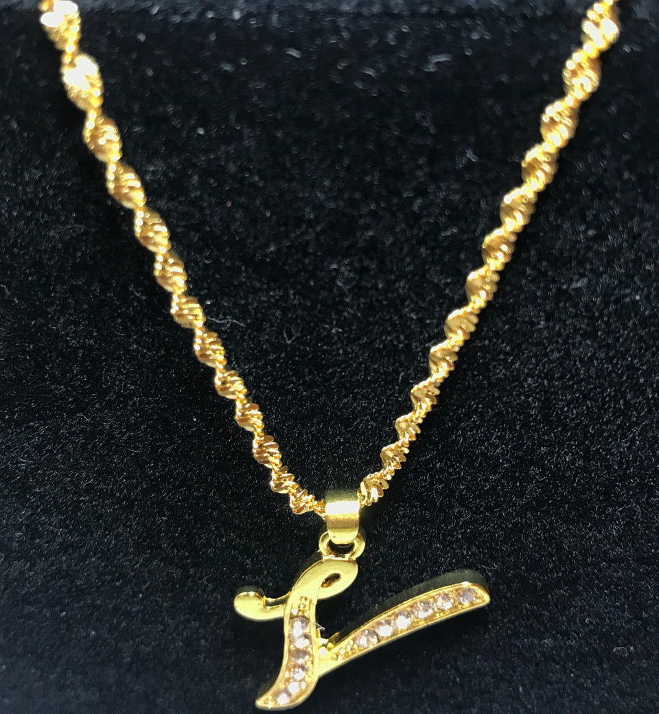 18k gold plated letter with zircon Letter V necklace - Ruby's Jewelry